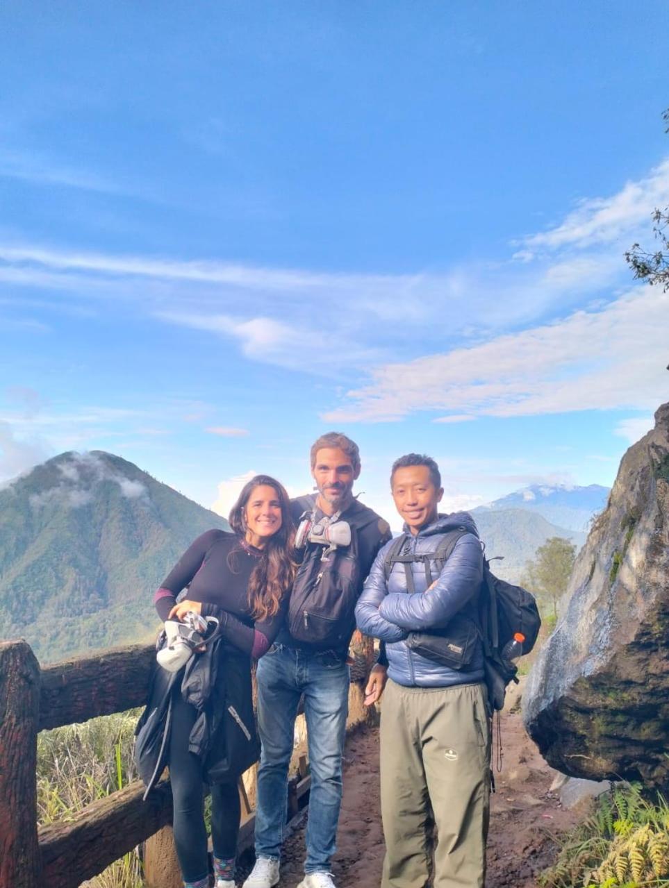 Homestay Nio And Tour *
