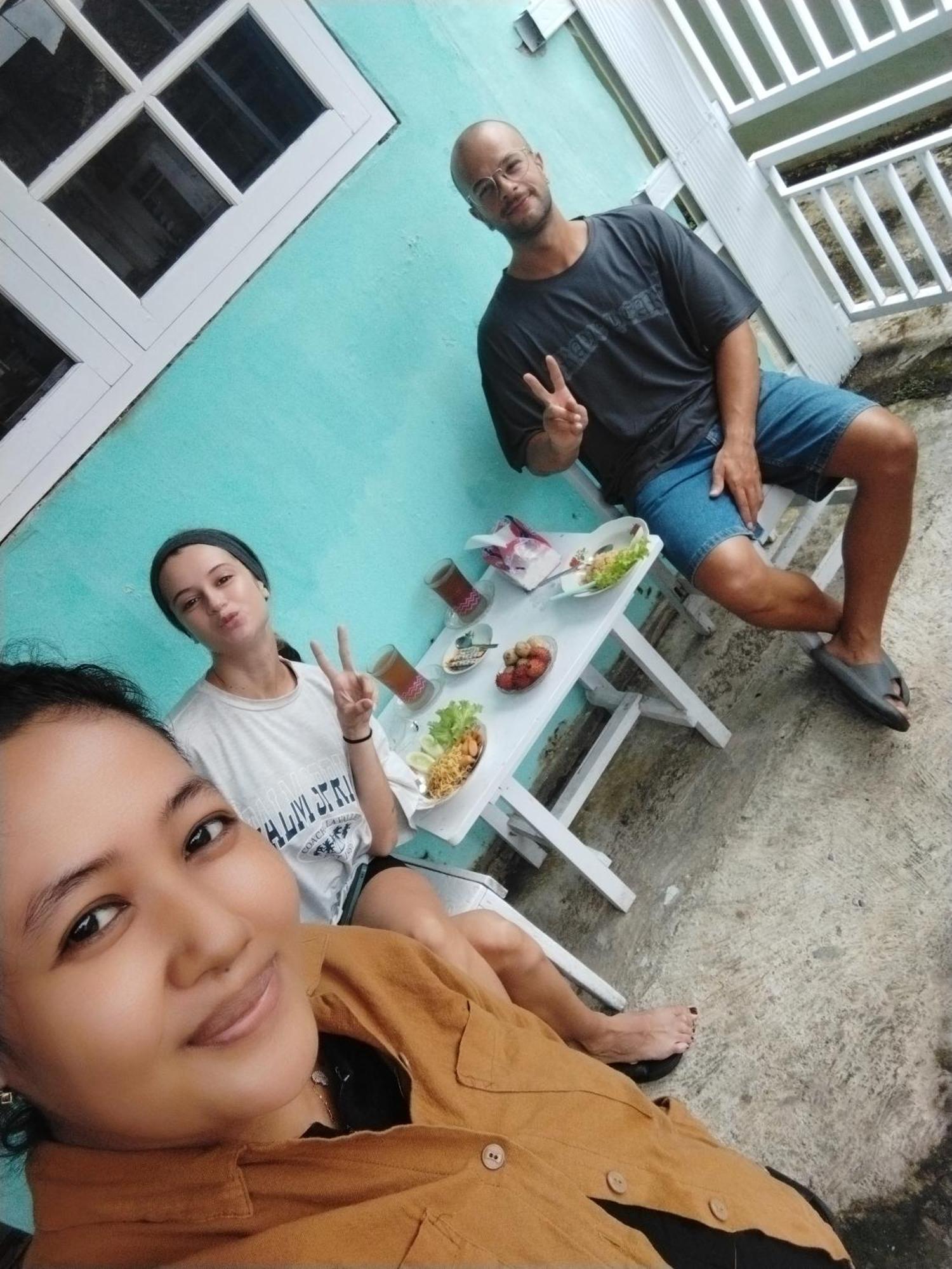 Homestay Nio And Tour
